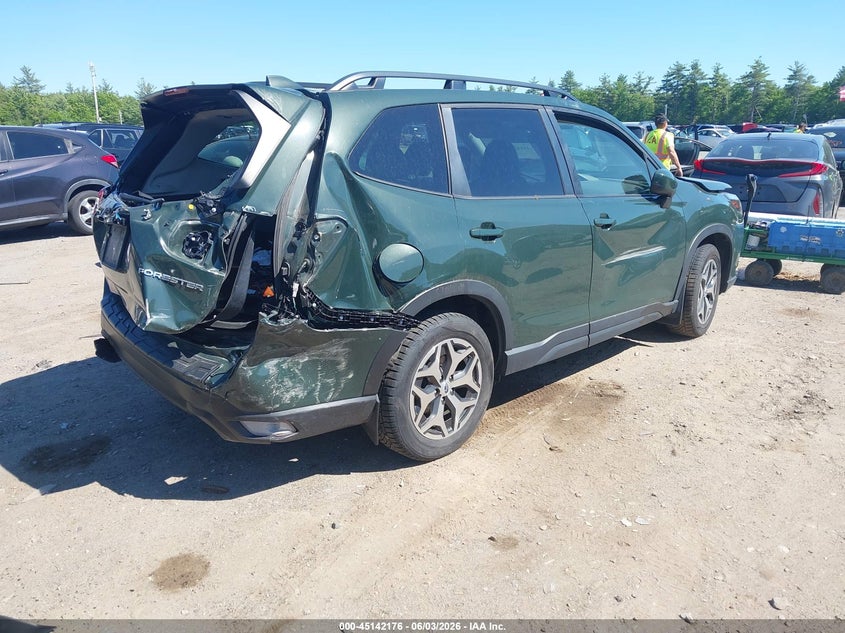 2022 Subaru Forester VIN JF2SKAEC2NH462405 IAAI salvage auction — FRONT & REAR, Salvage (Massachusetts), sold $3,000 on 2026-07-27 (photo 4)