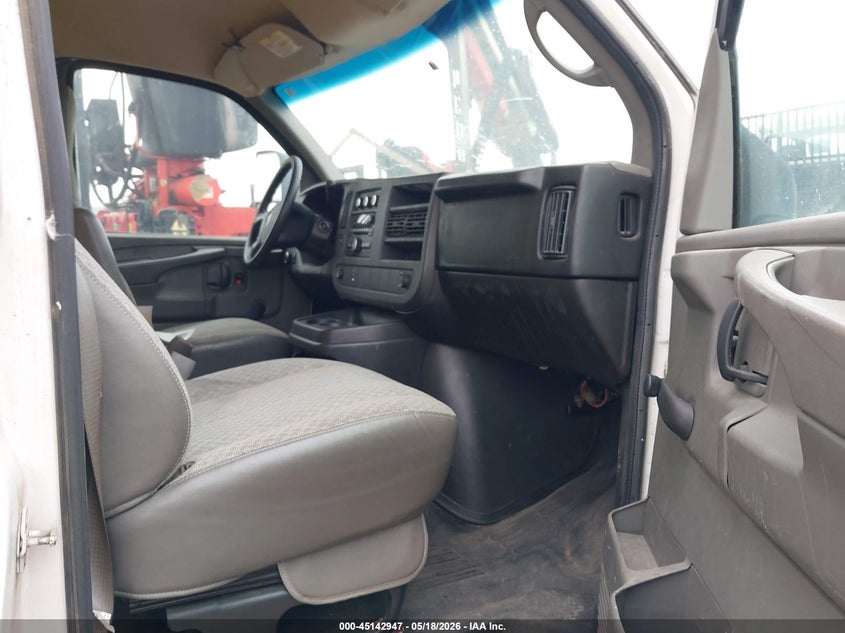 2008 Gmc Savana VIN 1GDJG31K481906185 IAAI salvage auction — SIDE, Original (Ohio), sold $1,000 on 2026-09-10 (photo 6)