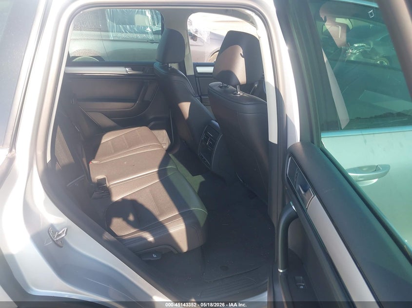 2016 Volkswagen Touareg VIN WVGEF9BP4GD008829 IAAI salvage auction — FRONT END, Salvage - Greater Than 75% (Maryland), sold $2,000 on 2026-07-27 (photo 8)