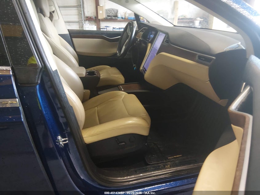 2017 Tesla Model x VIN 5YJXCDE28HF057261 IAAI salvage auction — REAR END, Salvage (Virginia), sold $9,100 on 2026-08-20 (photo 5)