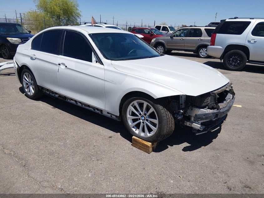 2017 BMW 3er VIN WBA8E1G31HNU18508 IAAI salvage auction — FRONT & REAR, Salvage (Arizona), sold $1,700 on 2026-08-23 (photo 1)