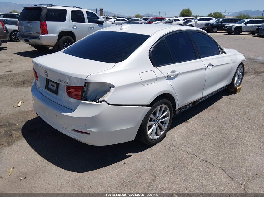 2017 BMW 3er VIN WBA8E1G31HNU18508 IAAI salvage auction — FRONT & REAR, Salvage (Arizona), sold $1,700 on 2026-08-23 (photo 4)