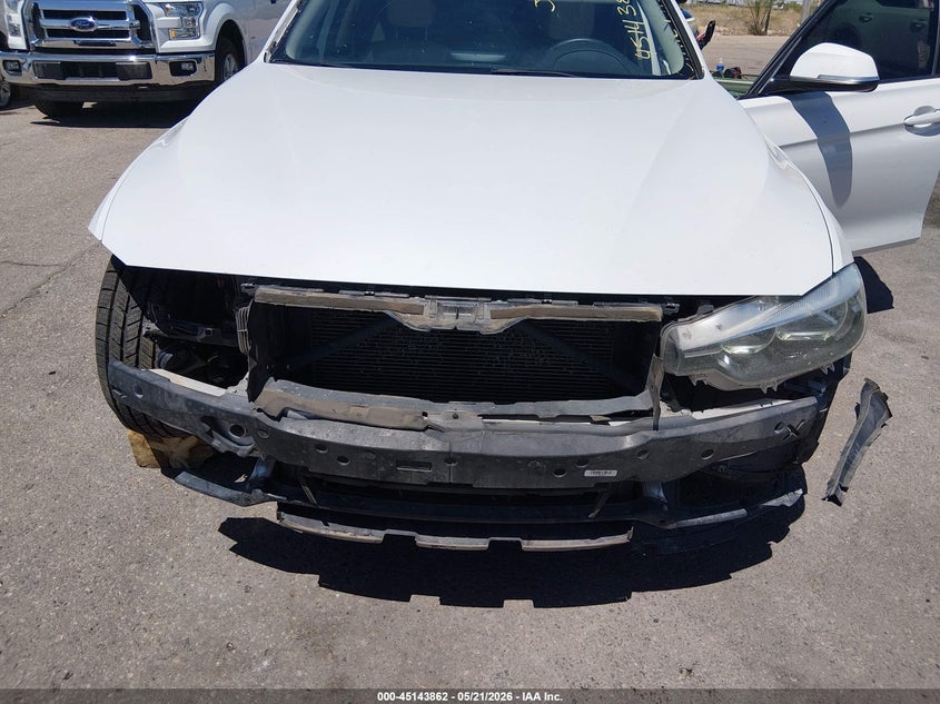 2017 BMW 3er VIN WBA8E1G31HNU18508 IAAI salvage auction — FRONT & REAR, Salvage (Arizona), sold $1,700 on 2026-08-23 (photo 6)