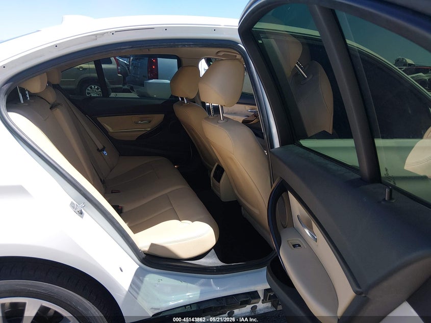 2017 BMW 3er VIN WBA8E1G31HNU18508 IAAI salvage auction — FRONT & REAR, Salvage (Arizona), sold $1,700 on 2026-08-23 (photo 8)