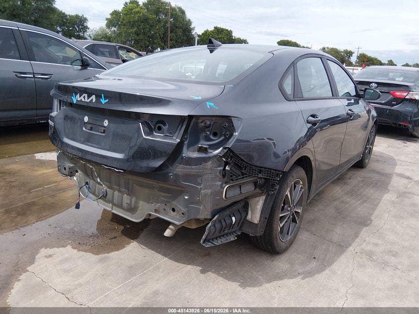 2024 Kia Forte VIN 3KPF24AD0RE754209 IAAI salvage auction — REAR END, Salvage Title, sold $7,550 on 2026-08-18 (photo 4)