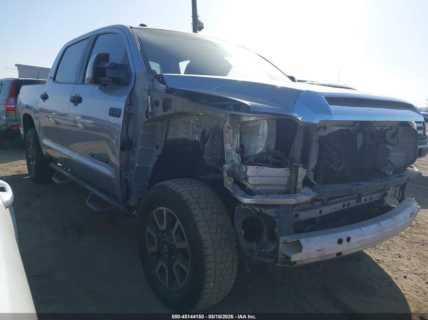 2017 Toyota Tundra VIN 5TFDW5F1XHX585265 IAAI salvage auction — FRONT END, Salvage (Arizona), sold $9,100 on 2026-08-01 (photo 1)