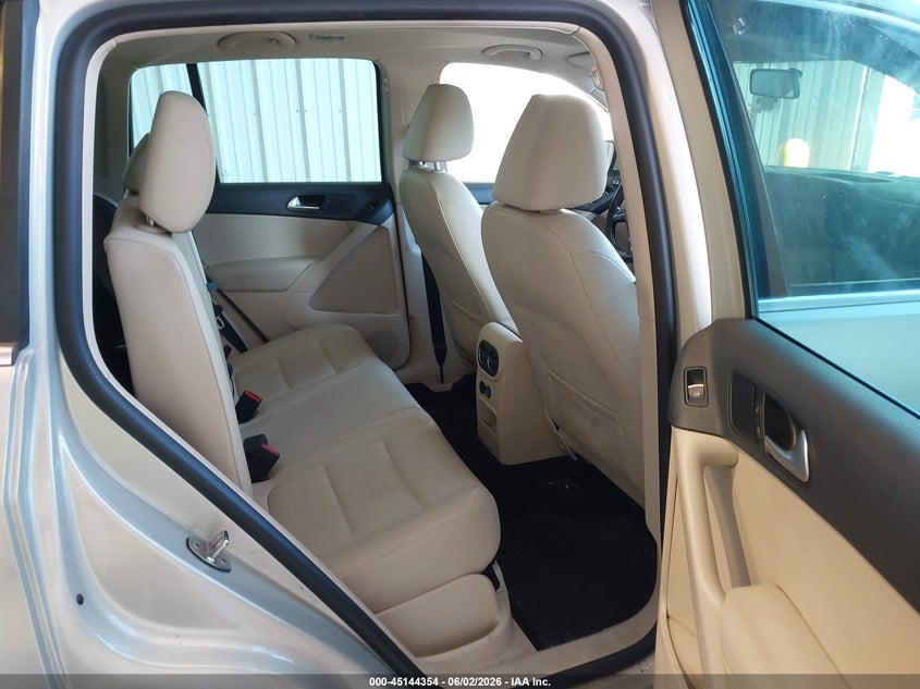 2013 Volkswagen Tiguan VIN WVGAV3AX1DW573118 IAAI salvage auction — NORMAL WEAR, Clear (Delaware), sold $525 on 2026-07-27 (photo 8)