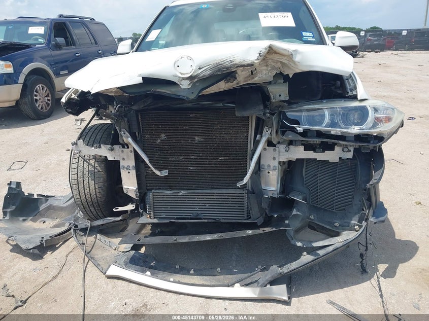 2017 BMW X5 VIN 5UXKR0C3XH0X82418 IAAI salvage auction — FRONT END, Salvage Title, sold $2,625 on 2026-07-28 (photo 6)