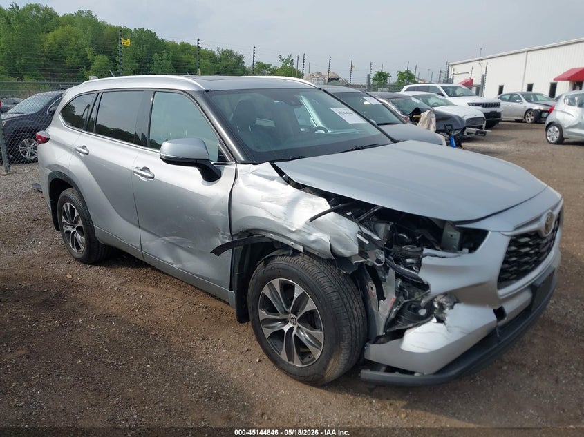 2022 Toyota Highlander VIN 5TDGZRBH8NS579920 IAAI salvage auction — RIGHT FRONT, Salvage (Illinois), sold $14,700 on 2026-07-09 (photo 1)