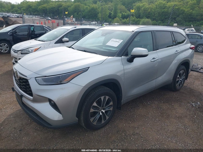 2022 Toyota Highlander VIN 5TDGZRBH8NS579920 IAAI salvage auction — RIGHT FRONT, Salvage (Illinois), sold $14,700 on 2026-07-09 (photo 2)