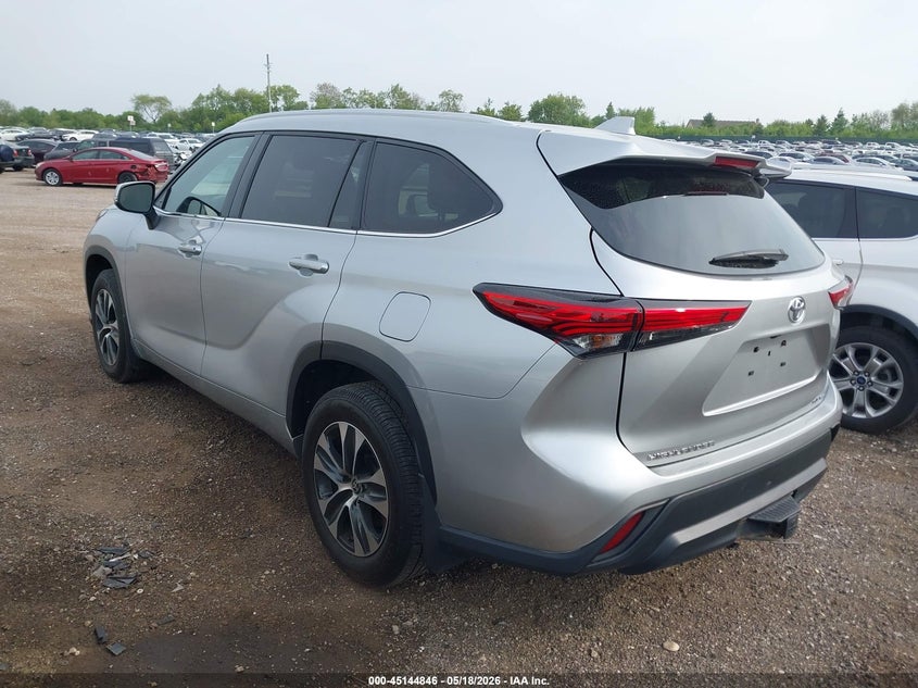 2022 Toyota Highlander VIN 5TDGZRBH8NS579920 IAAI salvage auction — RIGHT FRONT, Salvage (Illinois), sold $14,700 on 2026-07-09 (photo 3)