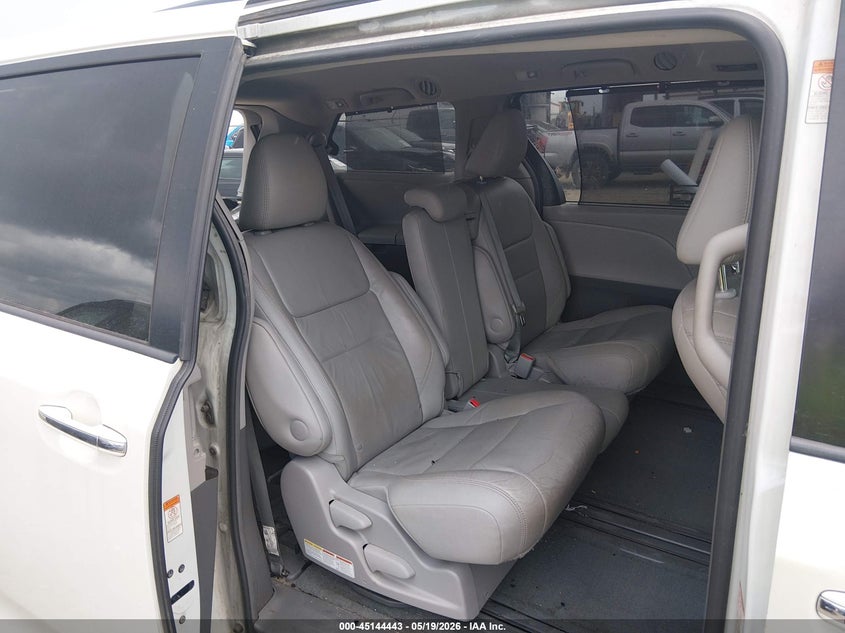 2017 Toyota Sienna VIN 5TDYZ3DC5HS889174 IAAI salvage auction — REAR END, Salvage (Louisiana), sold $3,450 on 2026-07-21 (photo 8)