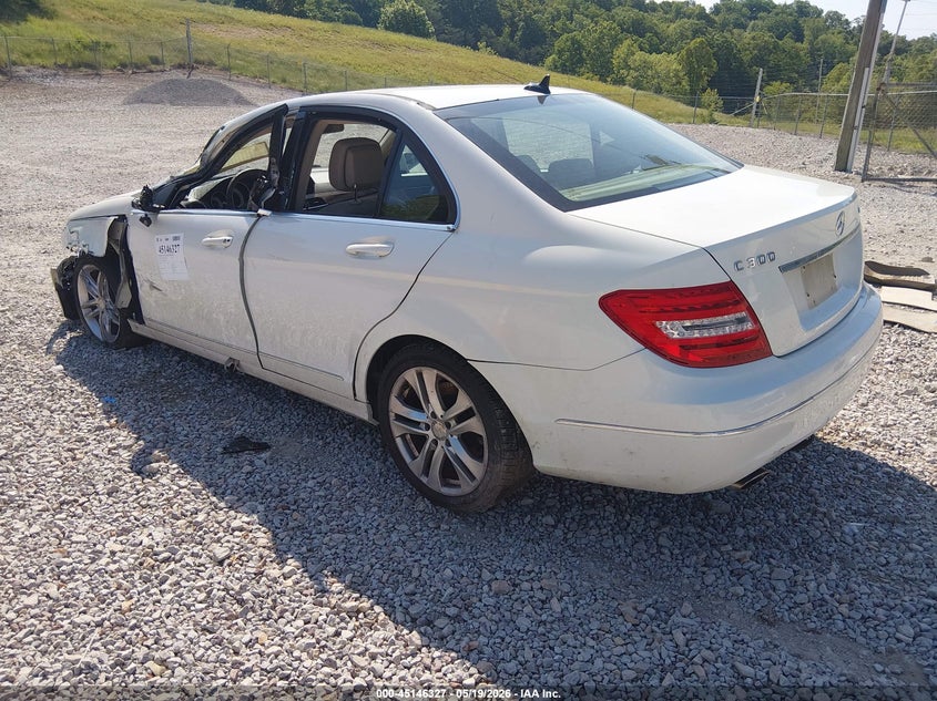 2012 Mercedes-benz C-klasse VIN WDDGF8BB6CR235003 IAAI salvage auction — FRONT END, Salvage (Kentucky), sold $1,300 on 2026-07-07 (photo 3)