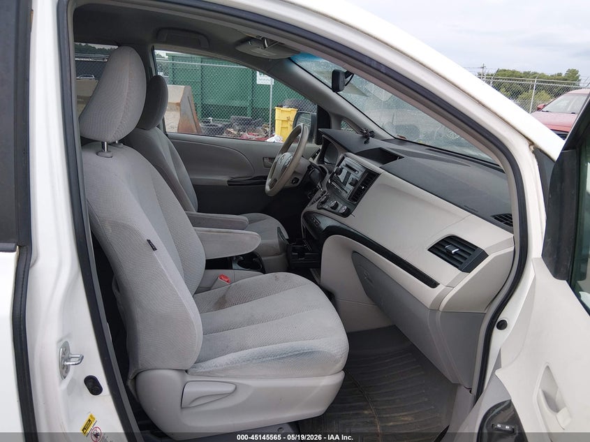 2011 Toyota Sienna VIN 5TDKK3DCXBS071828 IAAI salvage auction — REAR END, Salvage (Illinois), sold $1,450 on 2026-07-14 (photo 5)