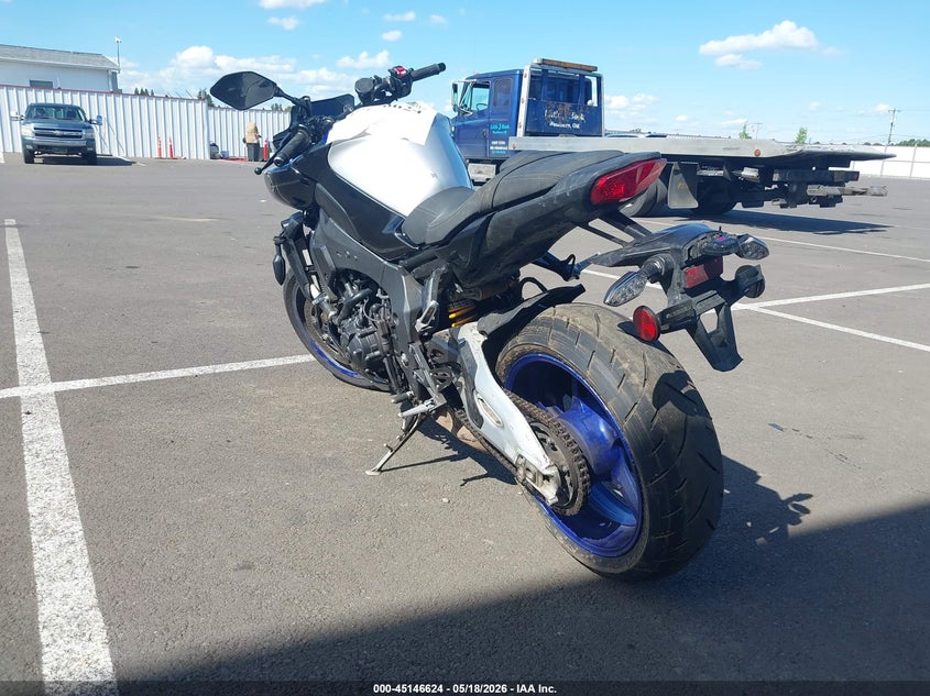 2023 Yamaha Mt VIN JYARN81E3PA000432 IAAI salvage auction — RIGHT SIDE, Salvage (Oregon), sold $4,250 on 2026-07-14 (photo 3)