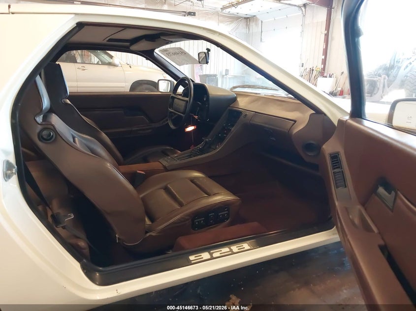 1981 Porsche 928 VIN WP0JA0923BS820604 IAAI salvage auction — NORMAL WEAR, Clear (Michigan), sold $7,350 on 2026-07-30 (photo 5)