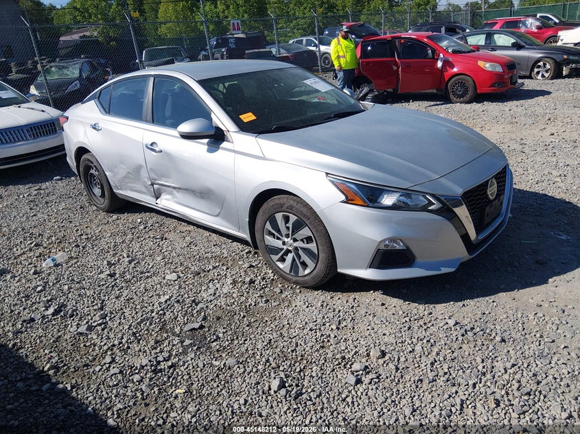 2019 Nissan Altima VIN 1N4BL4BW3KN304797 IAAI salvage auction — RIGHT SIDE, Salvage Title, sold $1,550 on 2026-07-18 (photo 1)
