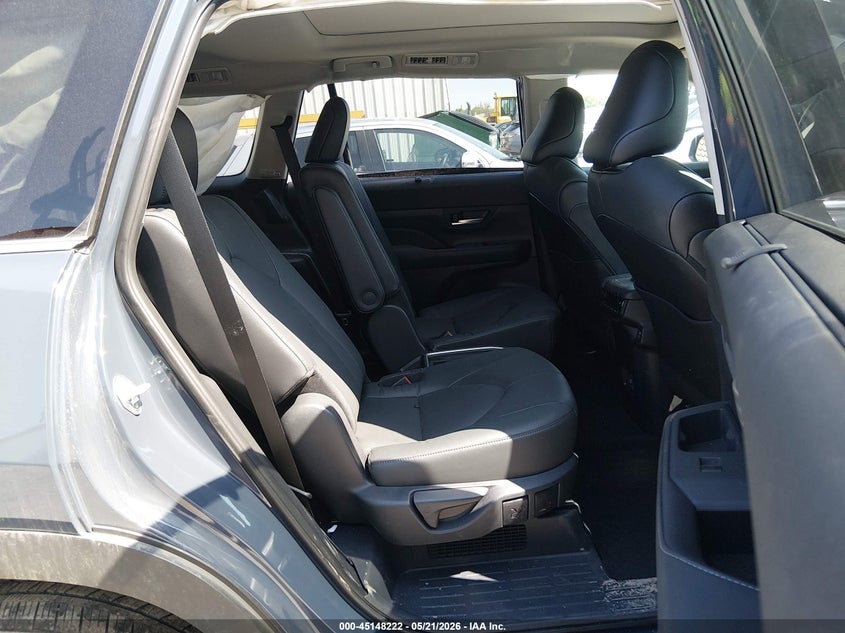 2025 Toyota Highlander VIN 5TDACAB58SS062045 IAAI salvage auction — LEFT SIDE, Salvage (Illinois), sold $25,200 on 2026-07-13 (photo 8)