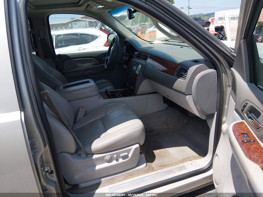 2008 Chevrolet Avalanche VIN 3GNEC12068G165792 IAAI salvage auction — RIGHT SIDE, Clear (Tennessee), sold $700 on 2026-07-09 (photo 5)