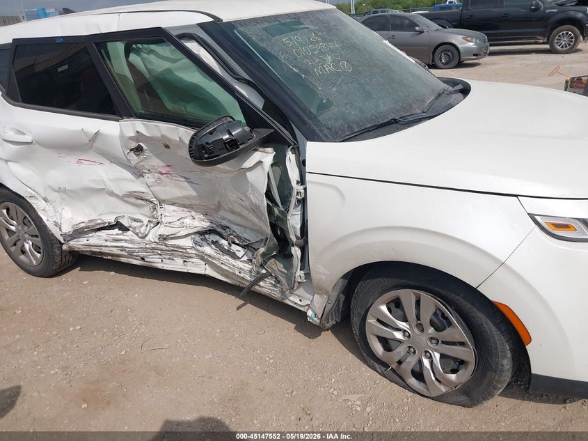 2020 Kia Soul VIN KNDJ23AU8L7713760 IAAI salvage auction — RIGHT SIDE, Salvage (Texas), sold $2,350 on 2026-07-06 (photo 6)
