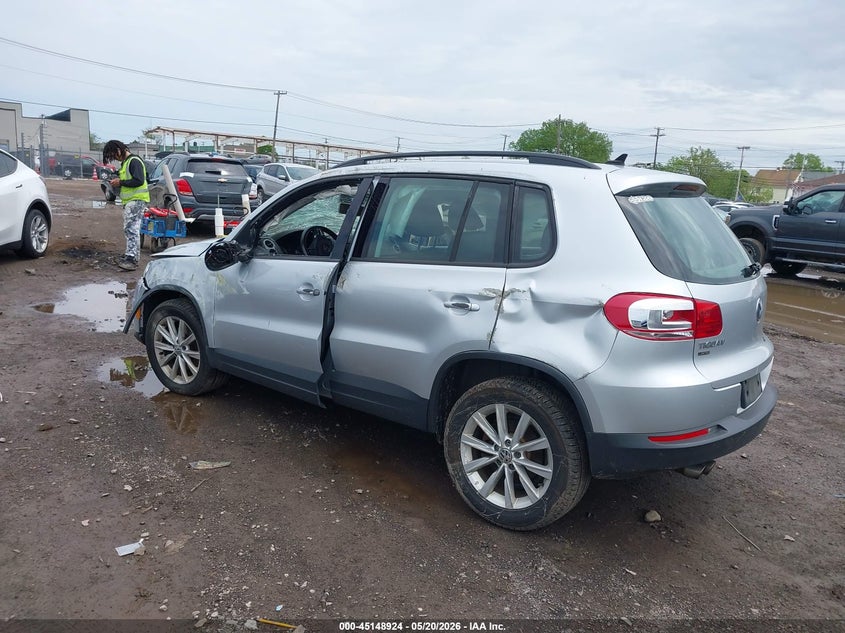 2017 Volkswagen Tiguan VIN WVGBV7AXXHK051824 IAAI salvage auction — FRONT & REAR, Mv-907A (New York), sold $525 on 2026-07-22 (photo 3)