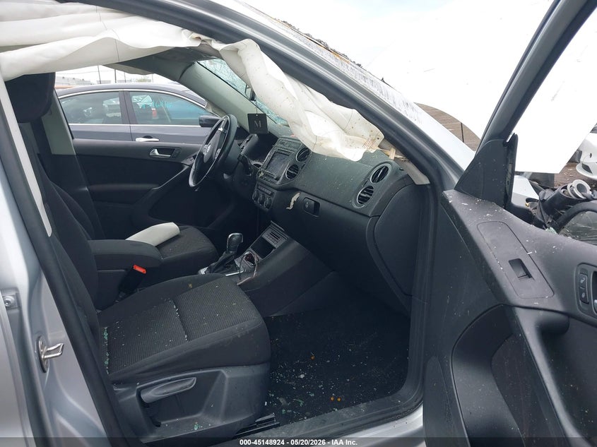 2017 Volkswagen Tiguan VIN WVGBV7AXXHK051824 IAAI salvage auction — FRONT & REAR, Mv-907A (New York), sold $525 on 2026-07-22 (photo 5)