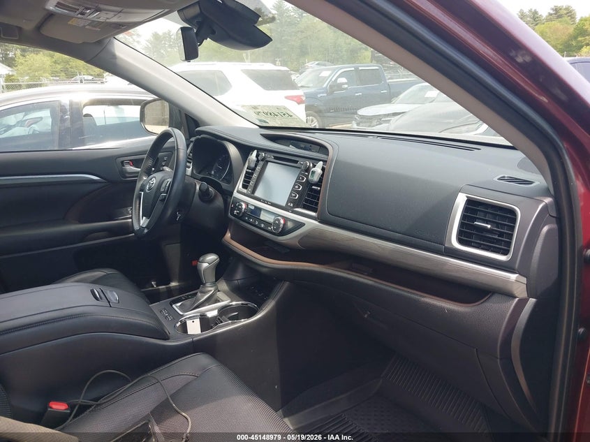 2019 Toyota Highlander VIN 5TDDZRFH4KS967638 IAAI salvage auction — VANDALISM, Salvage (Massachusetts), sold $16,500 on 2026-07-24 (photo 5)
