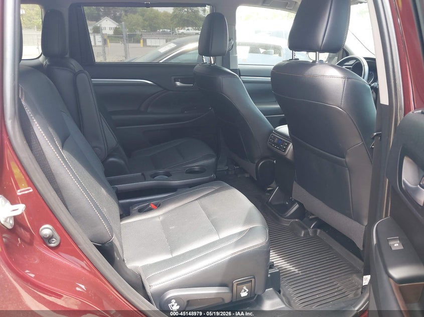 2019 Toyota Highlander VIN 5TDDZRFH4KS967638 IAAI salvage auction — VANDALISM, Salvage (Massachusetts), sold $16,500 on 2026-07-24 (photo 8)