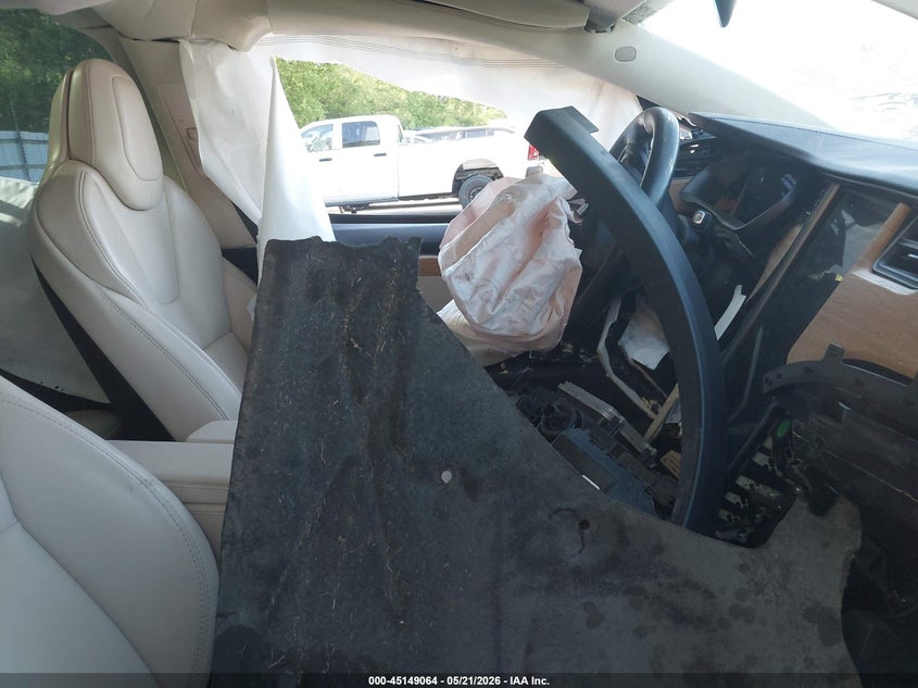 2019 Tesla Model x VIN 5YJXCDE25KF157373 IAAI salvage auction — LEFT SIDE, Clear (Michigan), sold $6,150 on 2026-07-27 (photo 5)