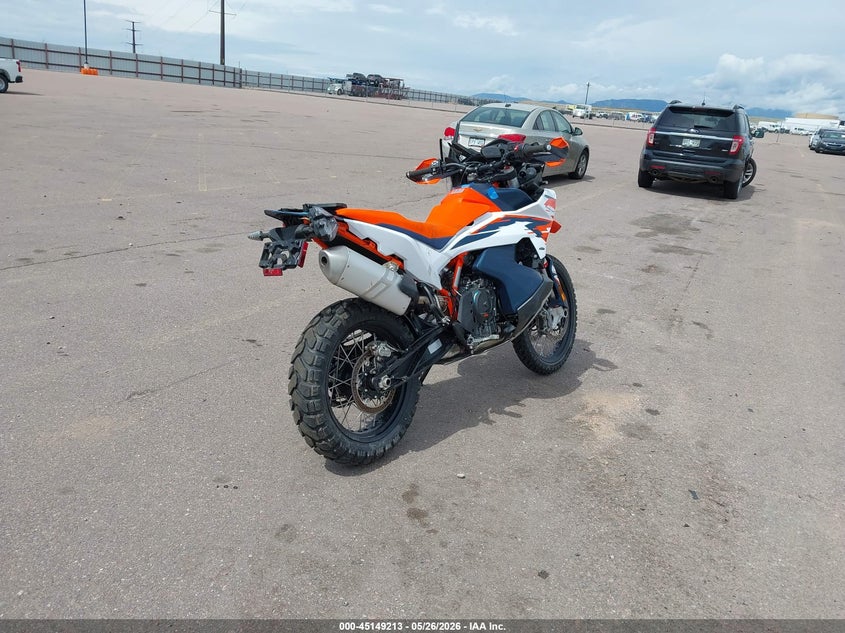 2025 Ktm 890 adventure VIN VBKTR6403SM896384 IAAI salvage auction — FRONT END, Salvage (Colorado), sold $6,050 on 2026-07-14 (photo 4)
