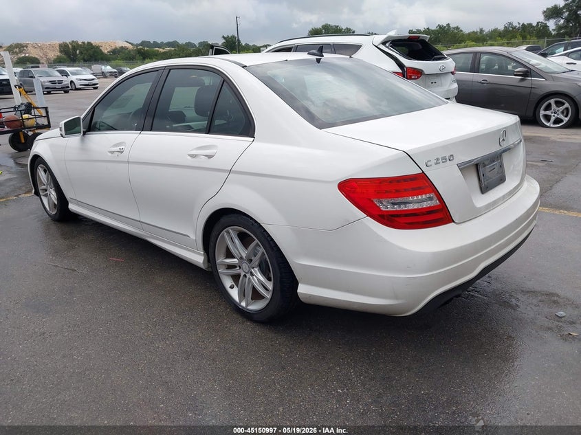 2013 Mercedes-benz C-klasse VIN WDDGF4HB6DR266656 IAAI salvage auction — RIGHT SIDE, Salvage (Texas), sold $1,325 on 2026-07-16 (photo 3)
