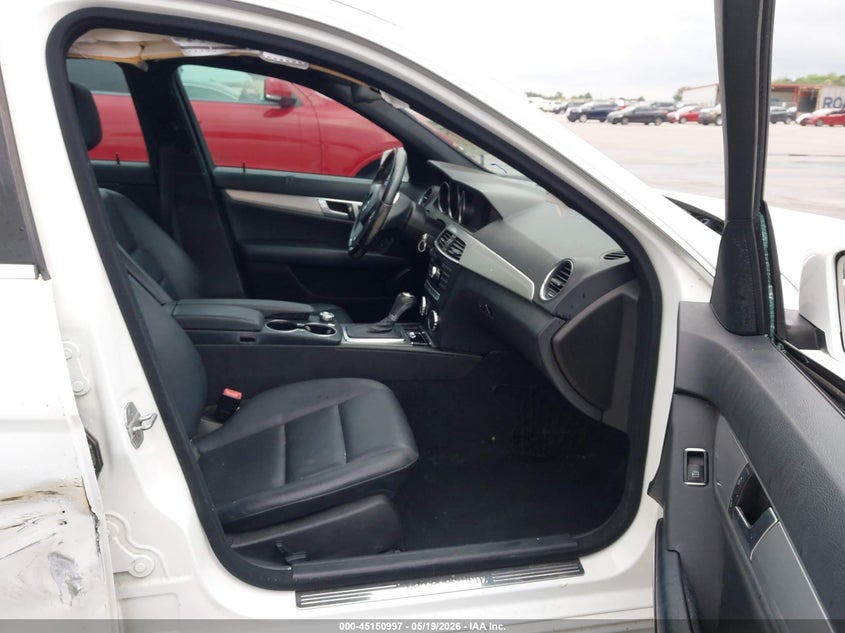 2013 Mercedes-benz C-klasse VIN WDDGF4HB6DR266656 IAAI salvage auction — RIGHT SIDE, Salvage (Texas), sold $1,325 on 2026-07-16 (photo 5)