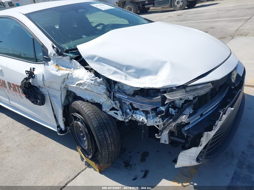 2025 Toyota Corolla VIN 5YFB4MDE8SP252954 IAAI salvage auction — FRONT & REAR, Salvage (California), sold $3,850 on 2026-07-29 (photo 6)