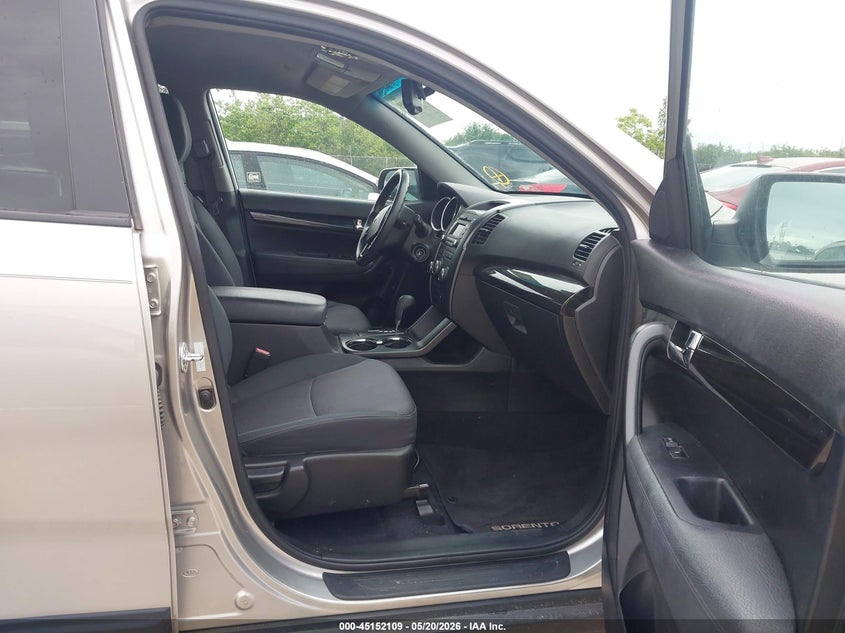2012 Kia Sorento VIN 5XYKT3A63CG295968 IAAI salvage auction — NORMAL WEAR, Clear (Missouri), sold $675 on 2026-07-28 (photo 5)