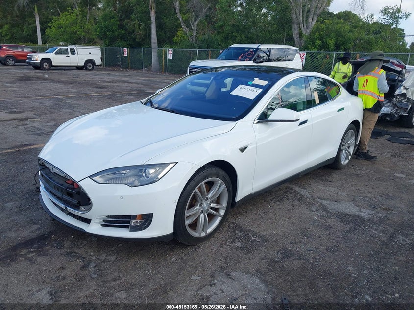 2014 Tesla Model s VIN 5YJSA1S16EFP52389 IAAI salvage auction — NORMAL WEAR, Clear (Montana), sold $725 on 2026-07-29 (photo 2)