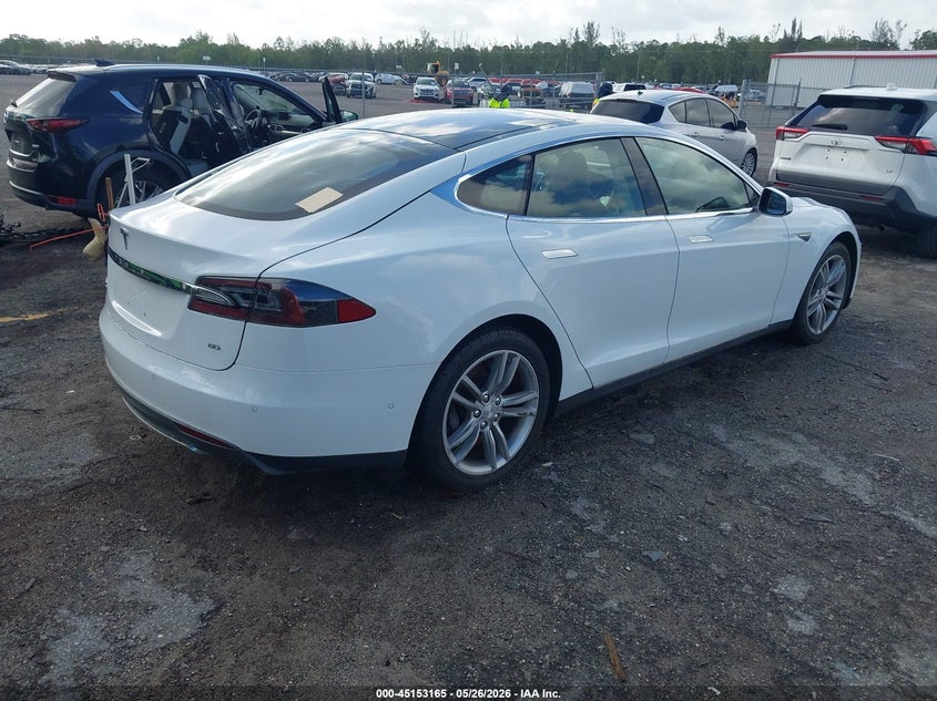 2014 Tesla Model s VIN 5YJSA1S16EFP52389 IAAI salvage auction — NORMAL WEAR, Clear (Montana), sold $725 on 2026-07-29 (photo 4)