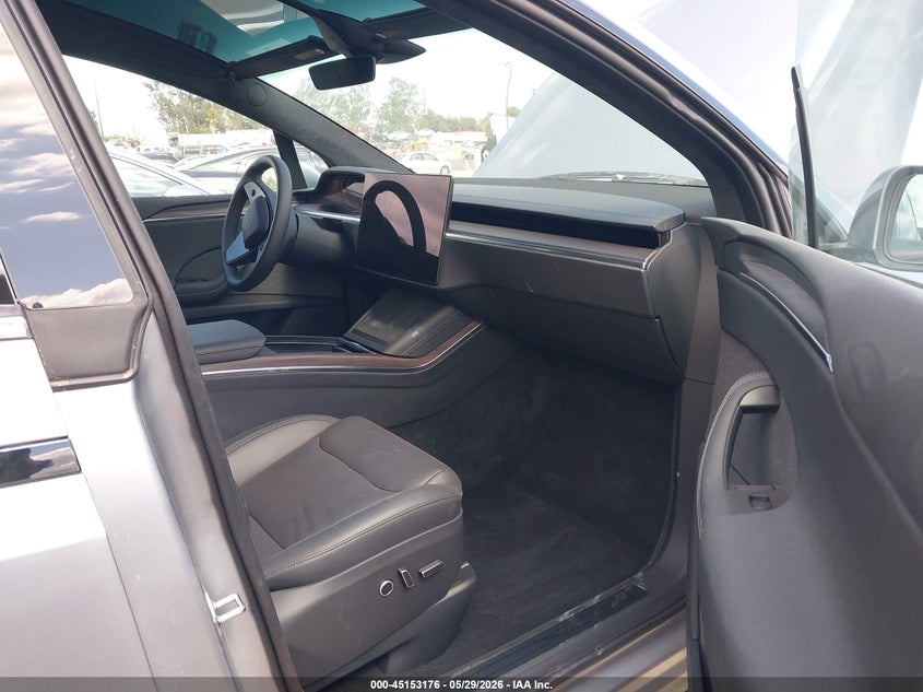 2025 Tesla Model x VIN 7SAXCBE5XSF469741 IAAI salvage auction — REAR END, Salvage Title, sold $42,350 on 2026-07-15 (photo 5)