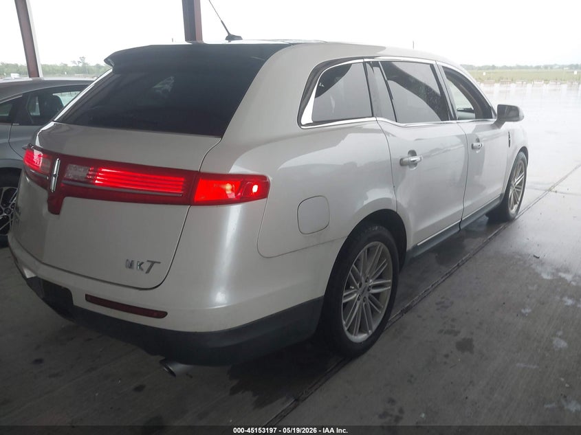 2019 Lincoln Mkt VIN 2LMHJ5ATXKBL00118 IAAI salvage auction — HAIL, Original (Texas), sold $3,850 on 2026-07-10 (photo 4)