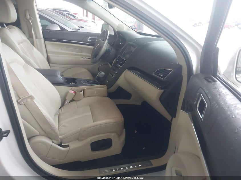 2019 Lincoln Mkt VIN 2LMHJ5ATXKBL00118 IAAI salvage auction — HAIL, Original (Texas), sold $3,850 on 2026-07-10 (photo 5)
