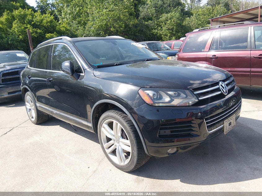 2011 Volkswagen Touareg VIN WVGFK9BP7BD005786 IAAI salvage auction — NORMAL WEAR, Original (Texas), sold $550 on 2026-08-10 (photo 1)