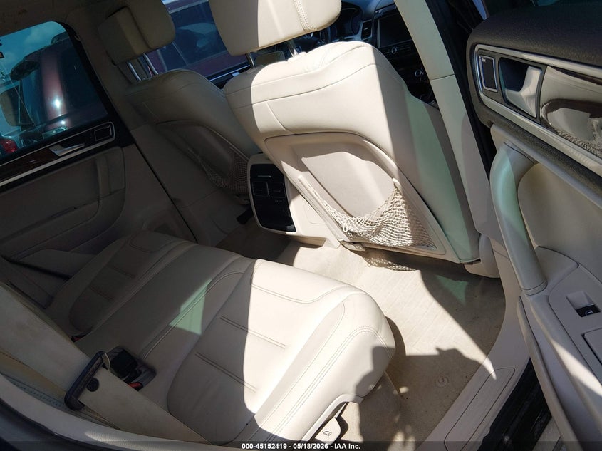 2011 Volkswagen Touareg VIN WVGFK9BP7BD005786 IAAI salvage auction — NORMAL WEAR, Original (Texas), sold $550 on 2026-08-10 (photo 8)