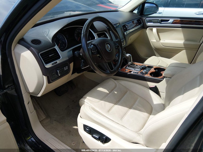 2011 Volkswagen Touareg VIN WVGFK9BP7BD005786 IAAI salvage auction — NORMAL WEAR, Original (Texas), sold $550 on 2026-08-10 (photo 5)