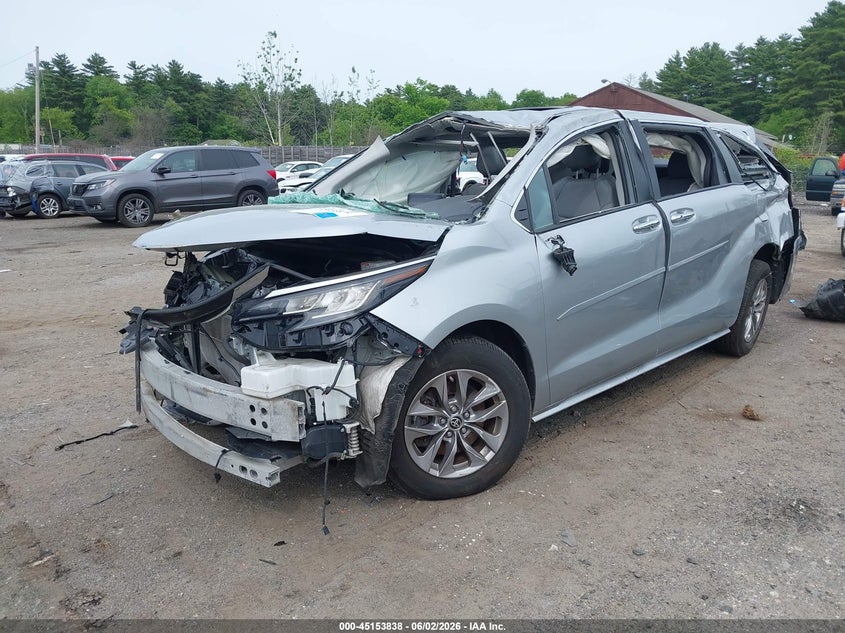 2022 Toyota Sienna VIN 5TDYSKFCXNS065145 IAAI salvage auction — ROLLOVER, Salvage (Massachusetts), sold $4,425 on 2026-07-10 (photo 2)