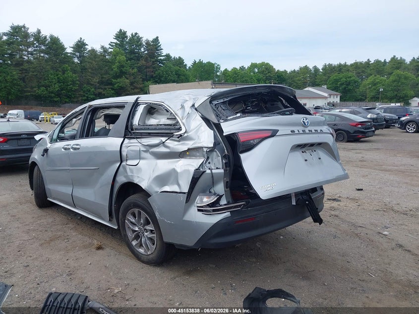 2022 Toyota Sienna VIN 5TDYSKFCXNS065145 IAAI salvage auction — ROLLOVER, Salvage (Massachusetts), sold $4,425 on 2026-07-10 (photo 3)