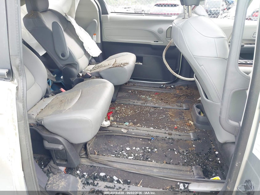 2022 Toyota Sienna VIN 5TDYSKFCXNS065145 IAAI salvage auction — ROLLOVER, Salvage (Massachusetts), sold $4,425 on 2026-07-10 (photo 8)