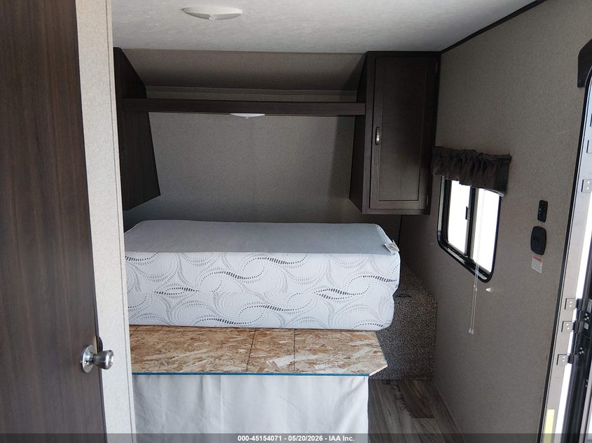 2018 Keystone rv Other VIN 4YDT20225J3154478 IAAI salvage auction — SIDE, Wait Title, sold $1,100 on 2026-09-29 (photo 5)