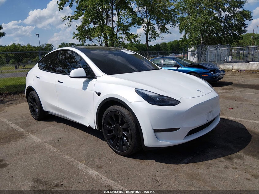 2024 Tesla Model y VIN 7SAYGDEE0RA332223 IAAI salvage auction — SIDE, Salvage (New Jersey), sold $18,800 on 2026-07-16 (photo 1)