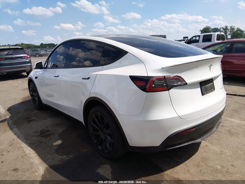 2024 Tesla Model y VIN 7SAYGDEE0RA332223 IAAI salvage auction — SIDE, Salvage (New Jersey), sold $18,800 on 2026-07-16 (photo 3)