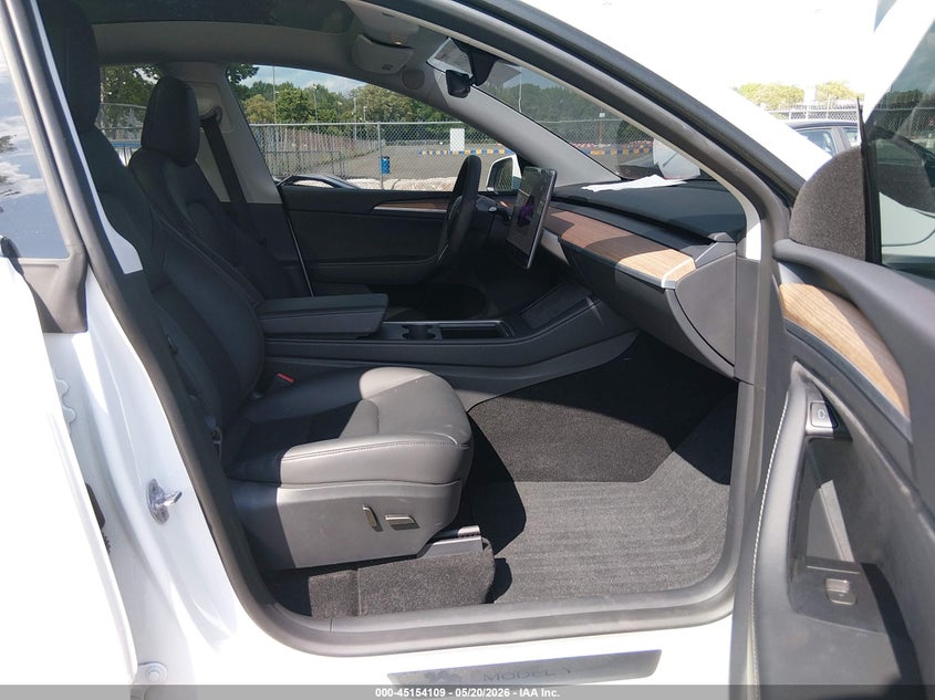 2024 Tesla Model y VIN 7SAYGDEE0RA332223 IAAI salvage auction — SIDE, Salvage (New Jersey), sold $18,800 on 2026-07-16 (photo 5)