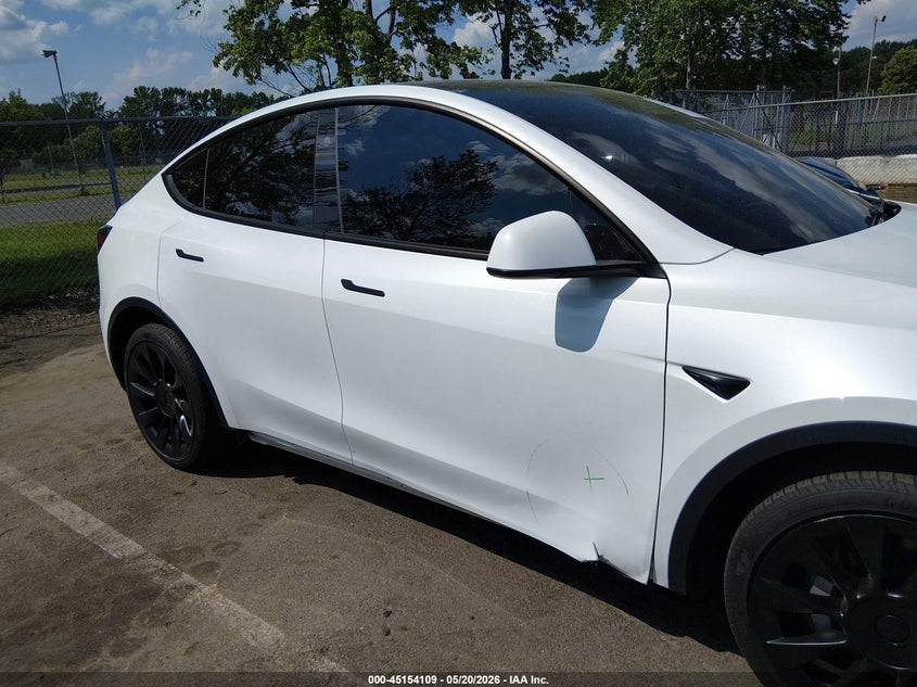 2024 Tesla Model y VIN 7SAYGDEE0RA332223 IAAI salvage auction — SIDE, Salvage (New Jersey), sold $18,800 on 2026-07-16 (photo 6)